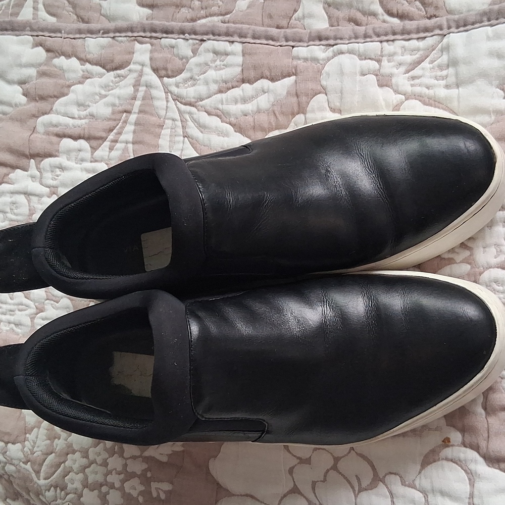 VIA SPIGA WOMEN BLACK LEATHER SLIP ON SNEAKERl  8 1/2